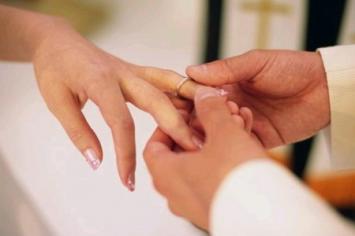 Cách chọn nhẫn cưới phù hợp với dáng ngón tay